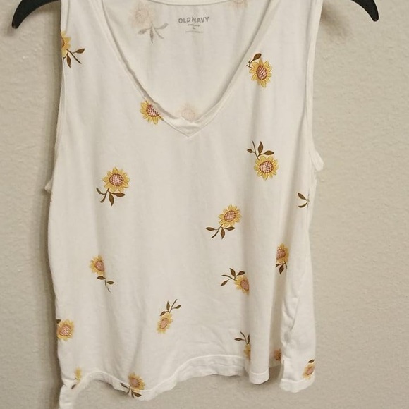 Bundle of women shirts - Picture 2 of 7